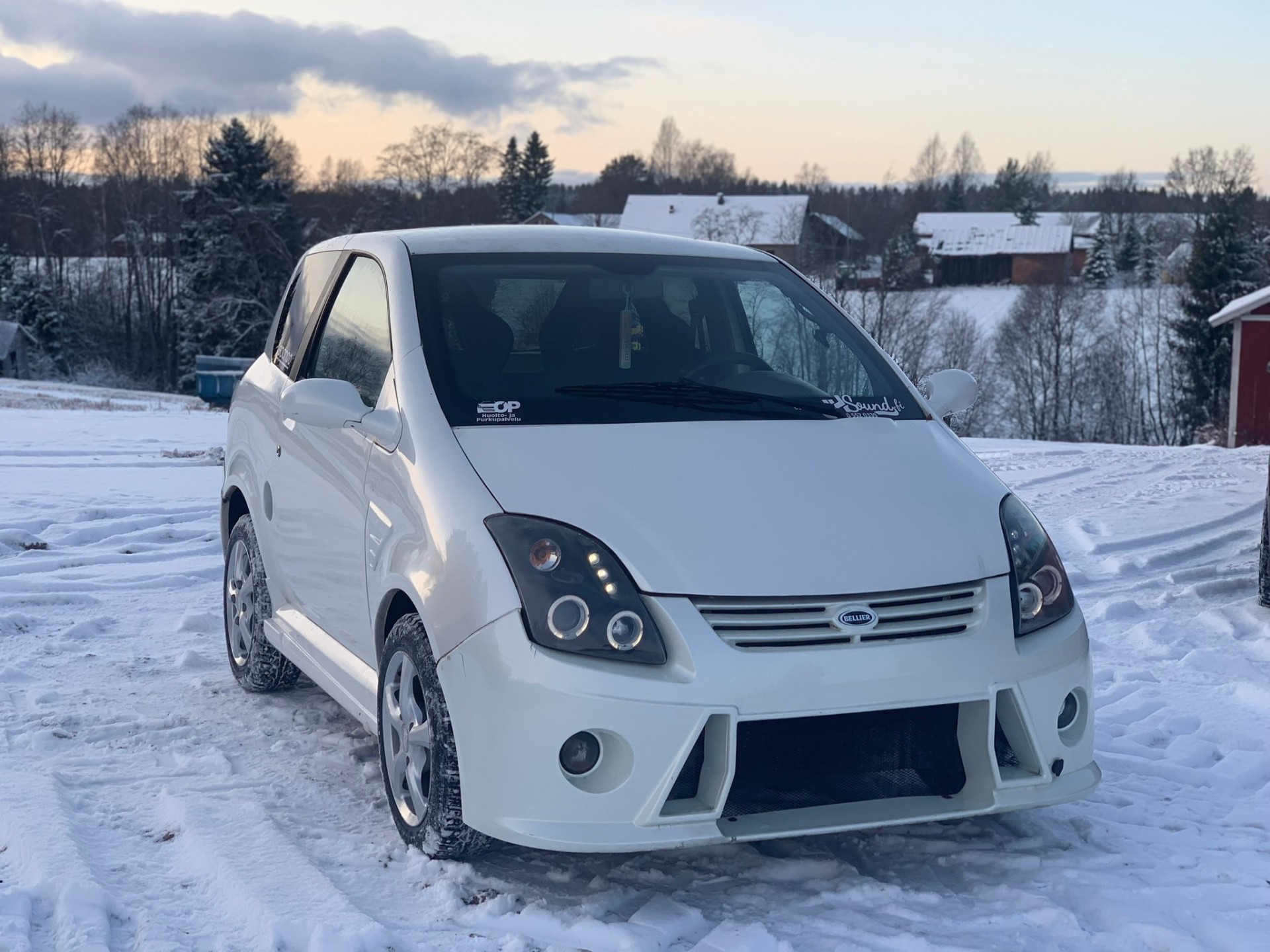 Mopoauto ja mönkijä